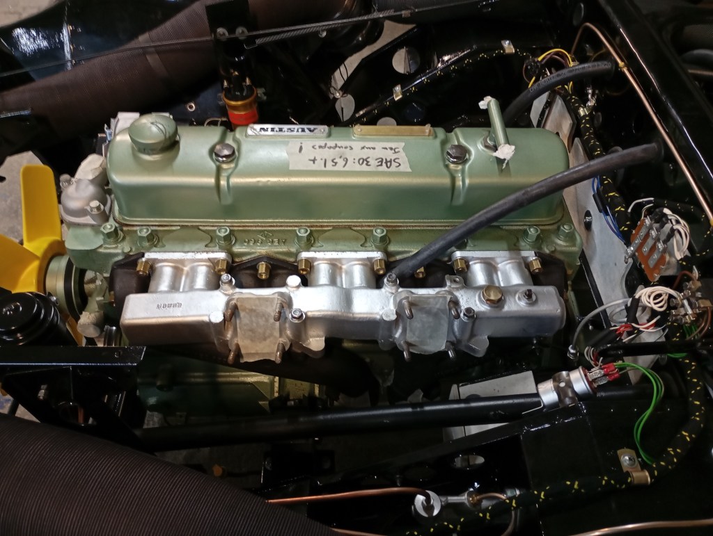 réféction moteur sur une Austin healey 3000 et réstauration carrosserie chez road race garage ile de france 77