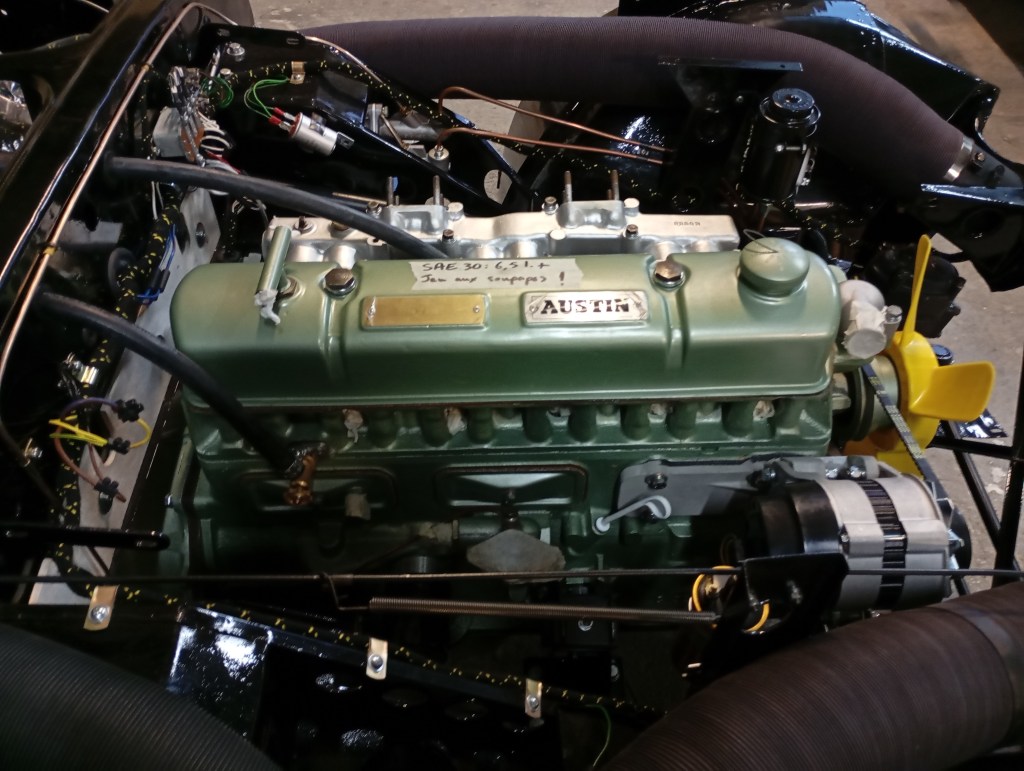 réféction moteur sur une Austin healey 3000 et réstauration carrosserie chez road race garage ile de france 77